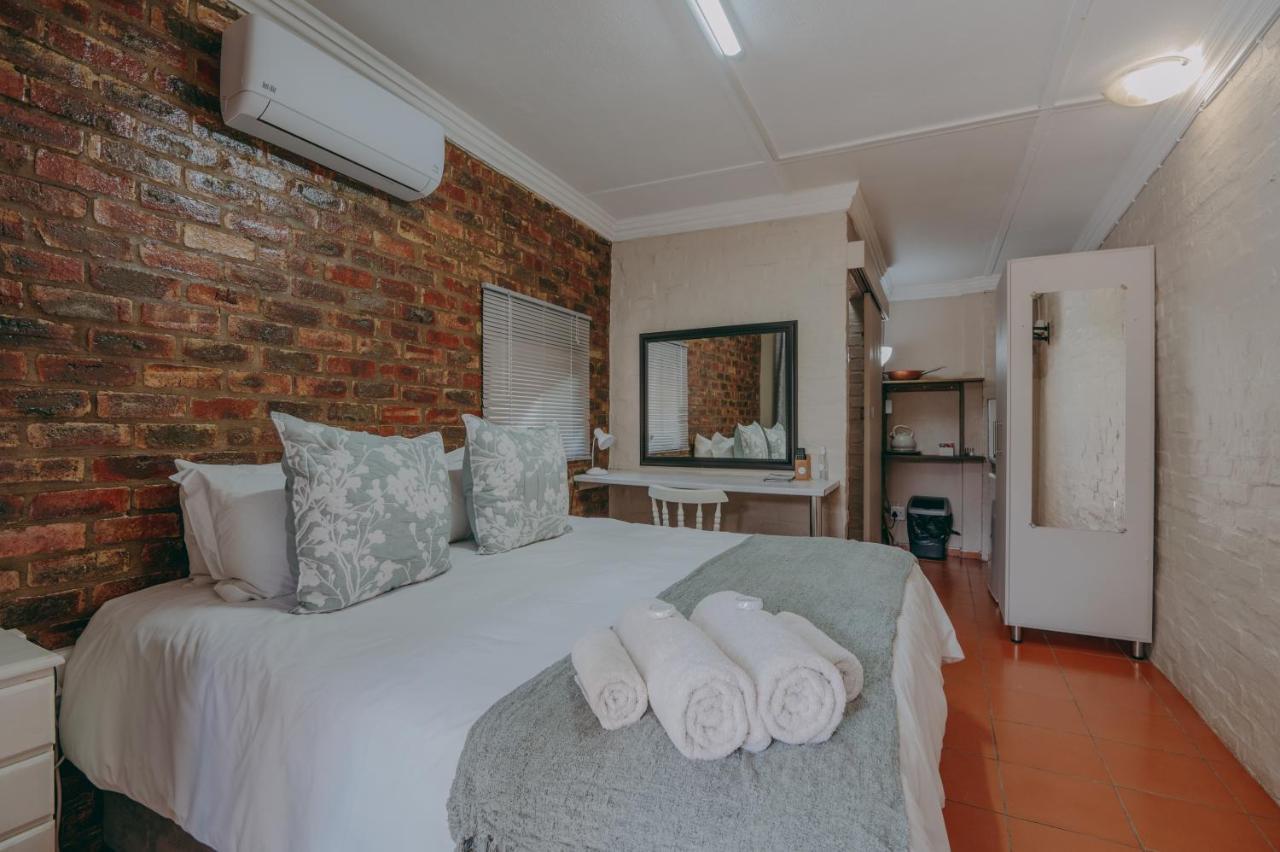 Cosy Cottages Guesthouse Potchefstroom Esterno foto