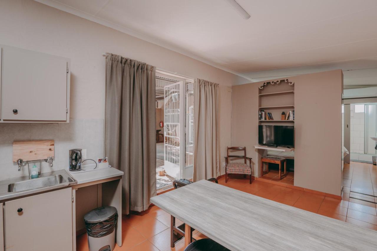 Cosy Cottages Guesthouse Potchefstroom Esterno foto
