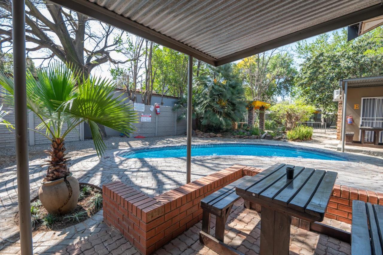 Cosy Cottages Guesthouse Potchefstroom Esterno foto