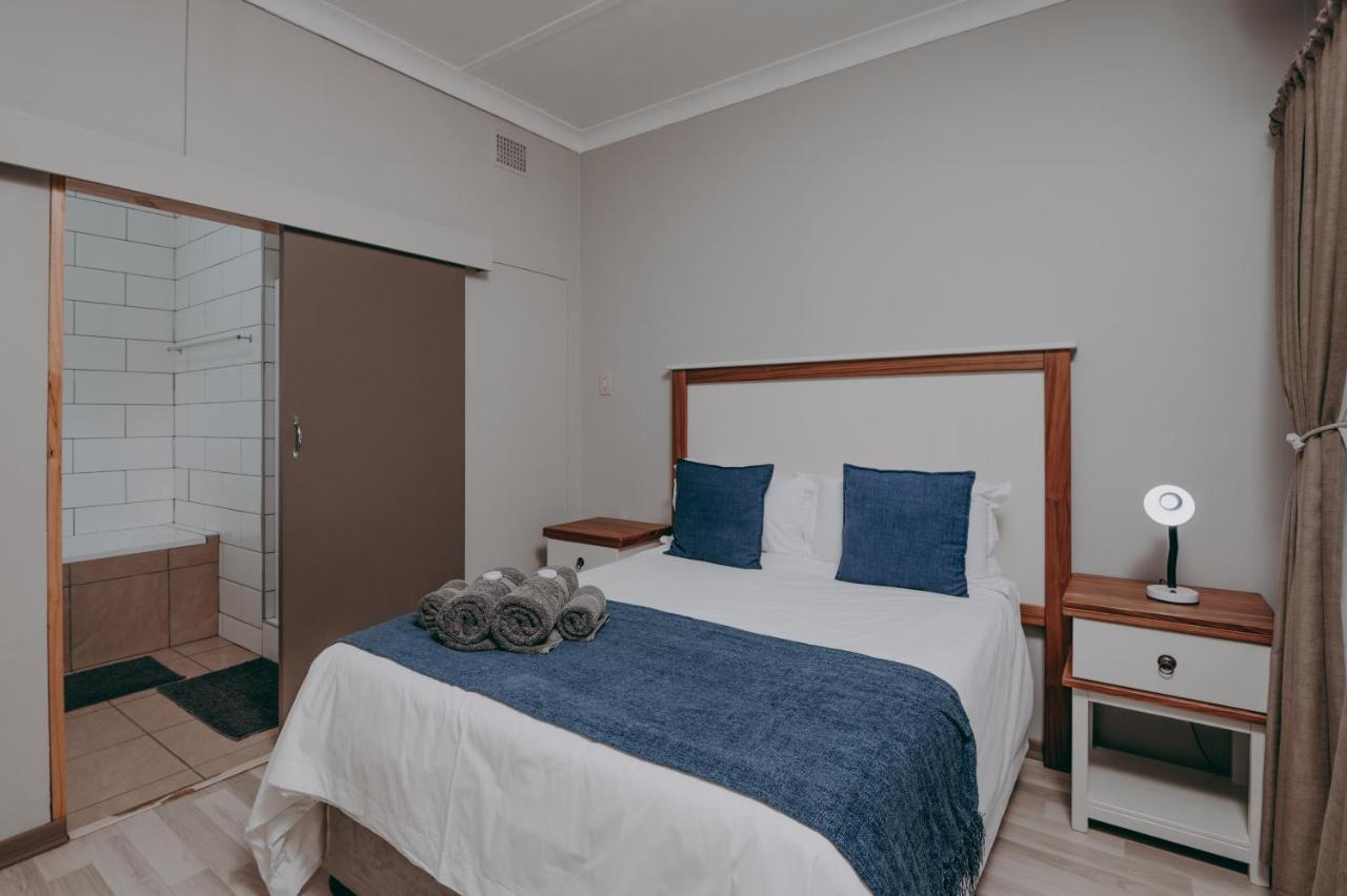 Cosy Cottages Guesthouse Potchefstroom Esterno foto