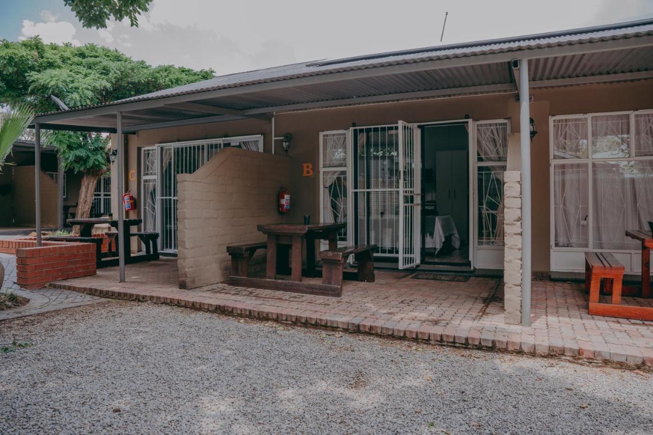 Cosy Cottages Guesthouse Potchefstroom Esterno foto