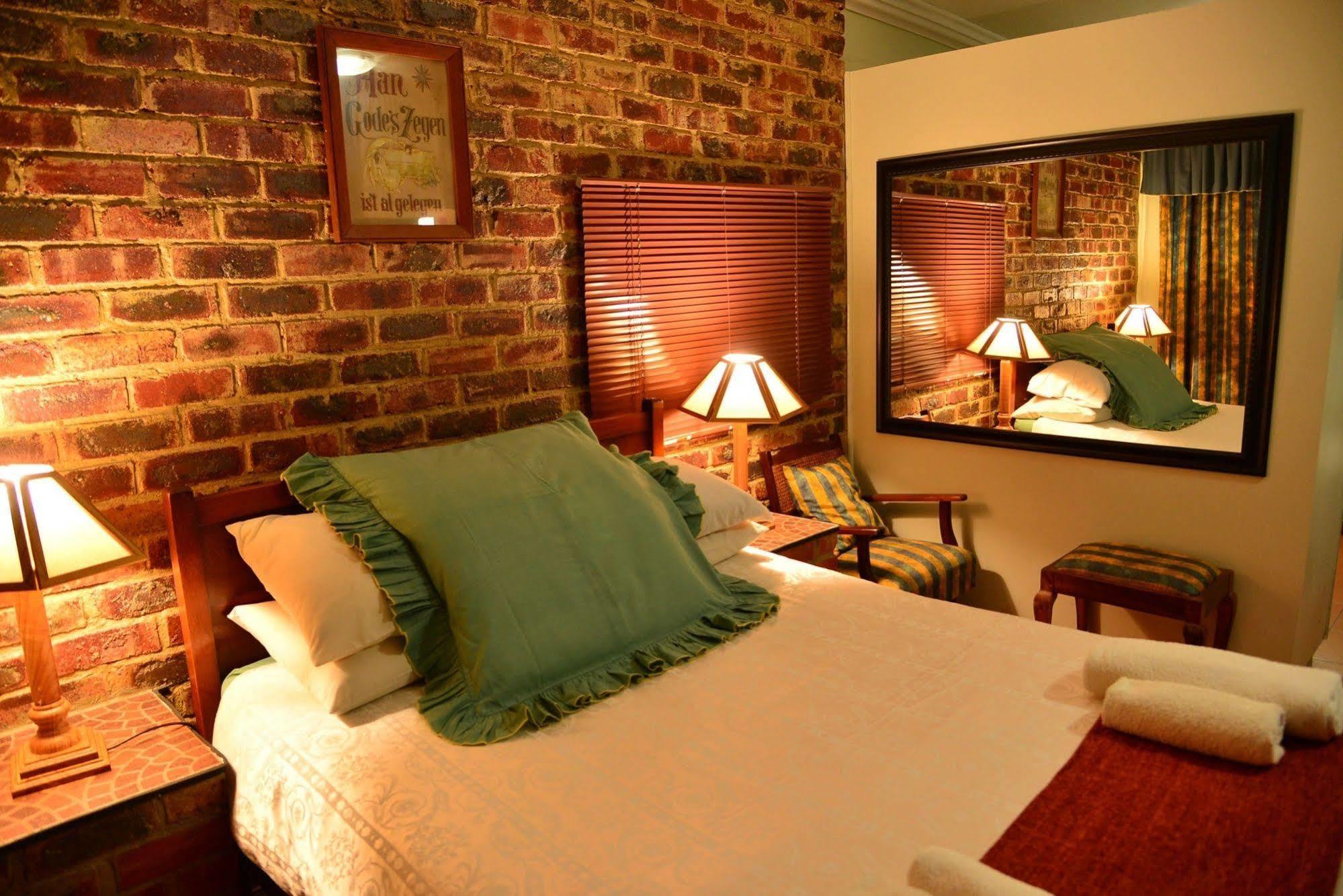 Cosy Cottages Guesthouse Potchefstroom Esterno foto