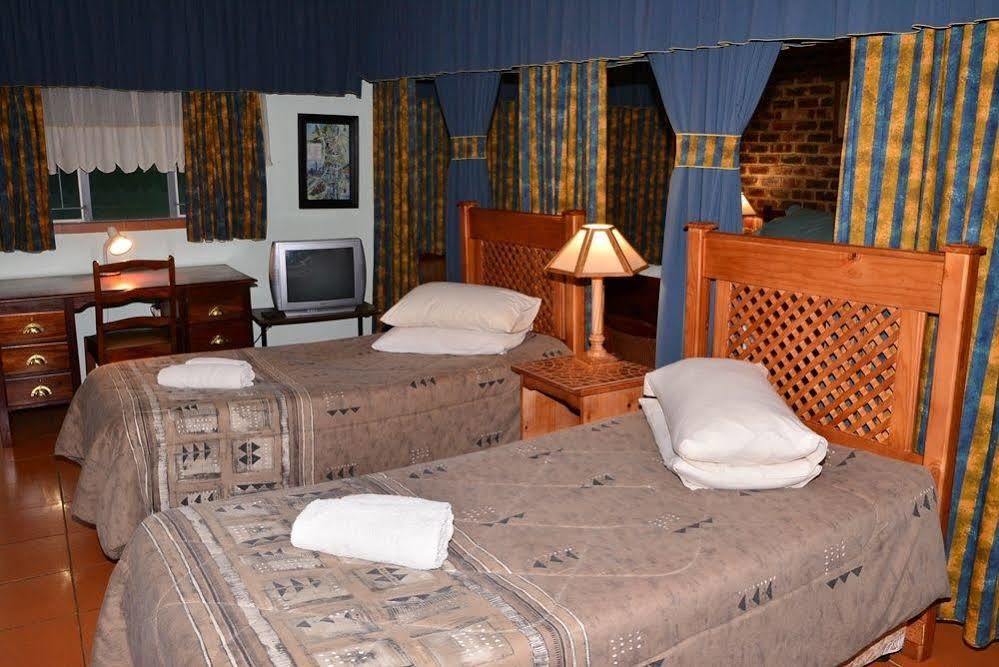 Cosy Cottages Guesthouse Potchefstroom Esterno foto